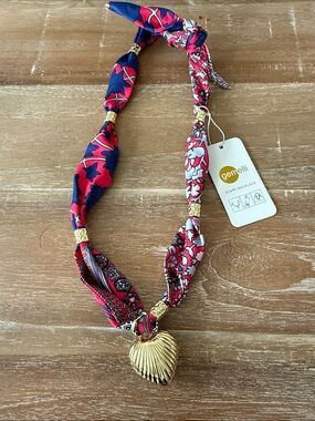 NWT Gemelli Pink & Navy Scarf Necklace with Gold Heart Pendant
